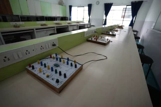 indira-university-Facility_Elec_Lab