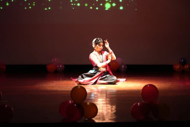 indira-university-dance_4